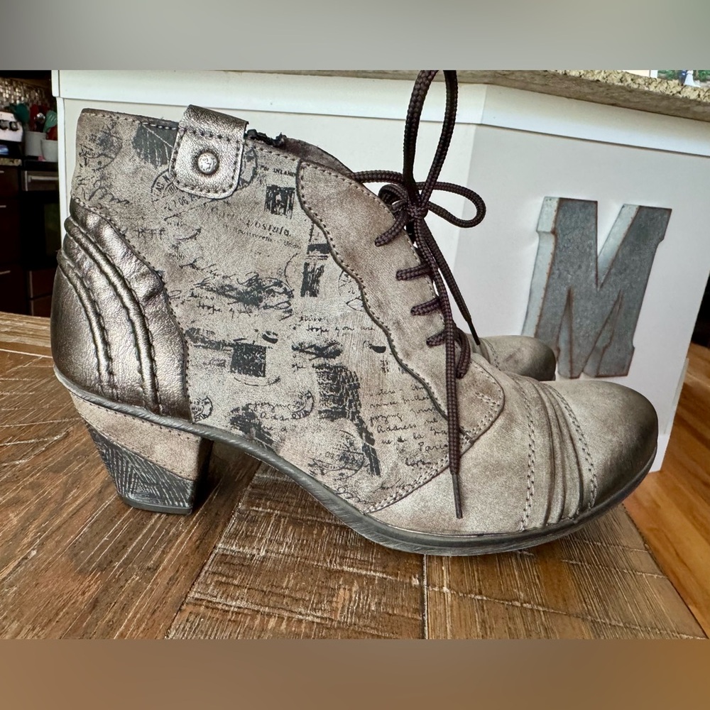 Remonte Women’s Gray and Black Postage Stamp Print Ankle Boots, size 41